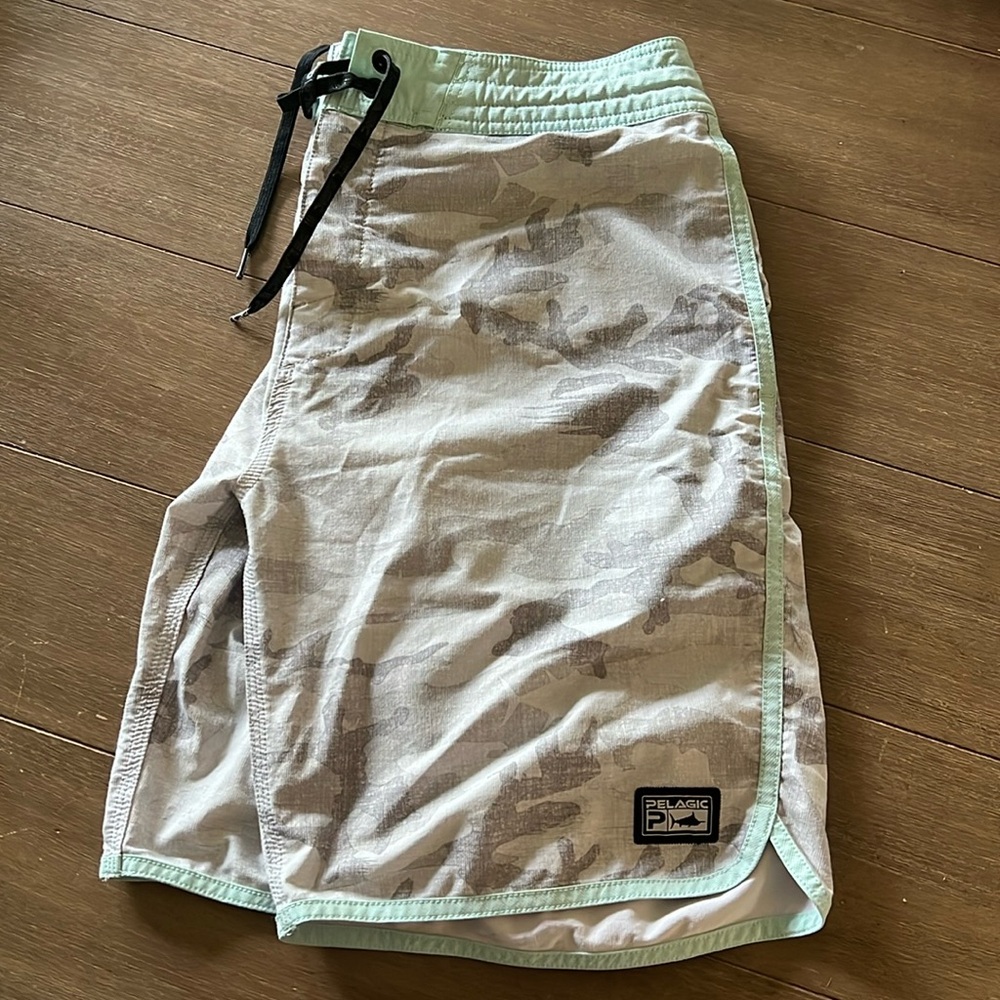 Pelagic - Men's Fish Camo Ocean Master Board Shorts, size 34